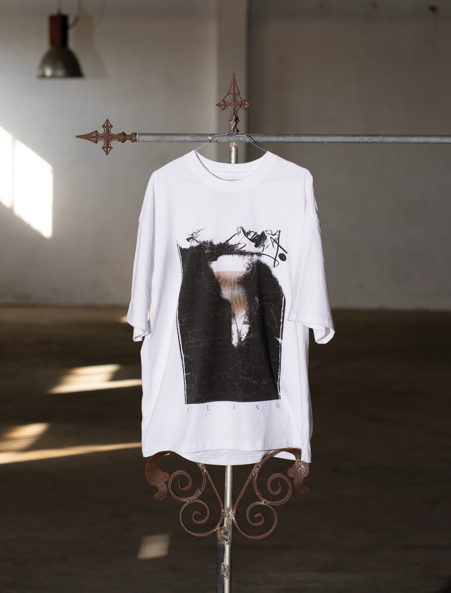 旗手：ホワイト